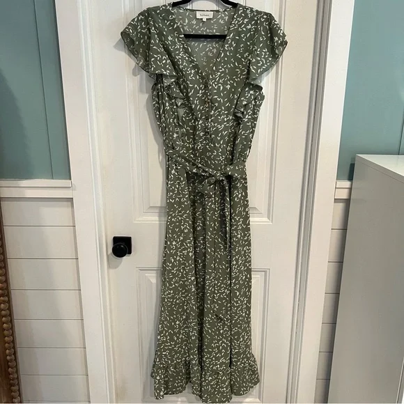 slim fit dress slacks Ellianna Floral Maxi Dress in Green main image 1